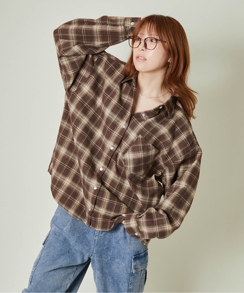 GORGE(ゴージ)の「《ゆるっと羽織れる》レディース チェックシャツ ビッグシルエット 長袖シャツ 秋冬 カジュアル(シャツ/ブラウス・レディース・ブラック/ブルー/ブラウン/オレンジ・F)」の5枚目の写真