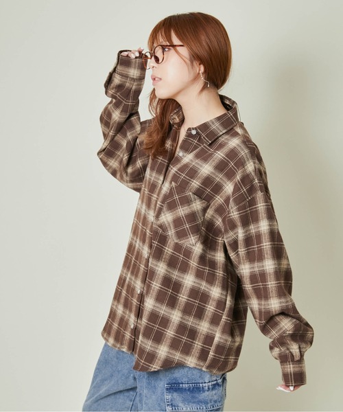 GORGE(ゴージ)の「《ゆるっと羽織れる》レディース チェックシャツ ビッグシルエット 長袖シャツ 秋冬 カジュアル(シャツ/ブラウス・レディース・ブラック/ブルー/ブラウン/オレンジ・F)」の8枚目の写真