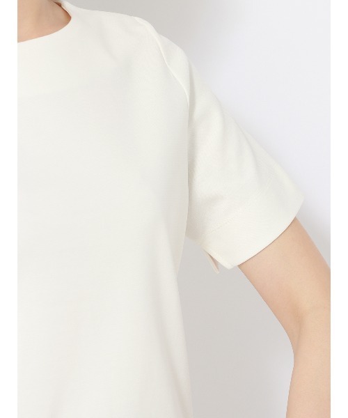 SUIT SQUARE（スーツスクエア）の「ボートネックカットソー 半袖 ウォッシャブル 撥水 ストレッチポンチ 無地（Tシャツ/カットソー・レディース・ホワイト系・38(9号)）」の3枚目の写真
