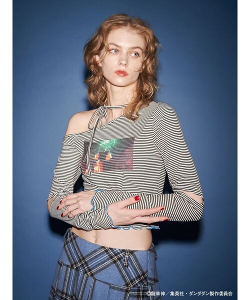 jouetie(ジュエティ)の「【TVアニメ『ダンダダン』・jouetie】フィットオフショルトップス(Tシャツ/カットソー・レディース・その他1/オフホワイト/ブラック・MEDIUM)」の8枚目の写真