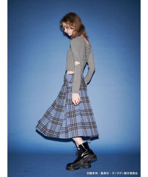 jouetie(ジュエティ)の「【TVアニメ『ダンダダン』・jouetie】フィットオフショルトップス(Tシャツ/カットソー・レディース・その他1/オフホワイト/ブラック・MEDIUM)」の5枚目の写真