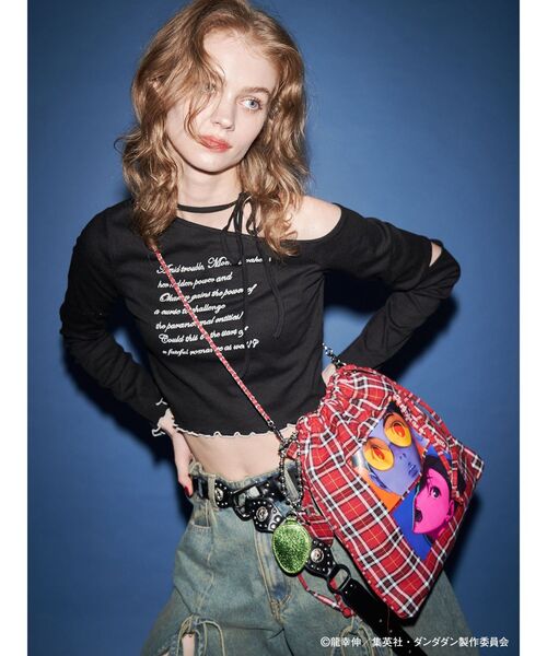 jouetie(ジュエティ)の「【TVアニメ『ダンダダン』・jouetie】フィットオフショルトップス(Tシャツ/カットソー・レディース・その他1/オフホワイト/ブラック・MEDIUM)」の22枚目の写真