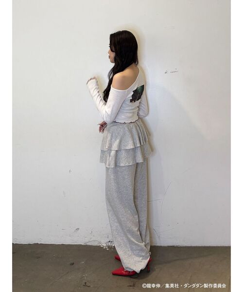 jouetie(ジュエティ)の「【TVアニメ『ダンダダン』・jouetie】フィットオフショルトップス(Tシャツ/カットソー・レディース・その他1/オフホワイト/ブラック・MEDIUM)」の16枚目の写真