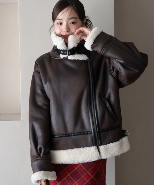 WEGO（ウィゴー）の「WEGO/フェイクムートンボアジャケット（ムートンコート・レディース・ブラック/ブラウン・FREE）」の2枚目の写真
