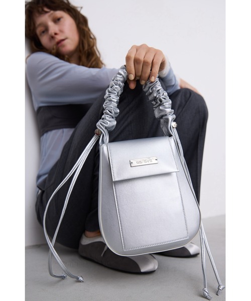 un/neu（アンノイ）の「ギャザーハンドルフラップショルダーバッグ / 2WAYショルダーバッグ（ショルダーバッグ・レディース・ブラック/シルバー/ホワイト/ブラウン/ミント/イエロー・FREE）」の6枚目の写真