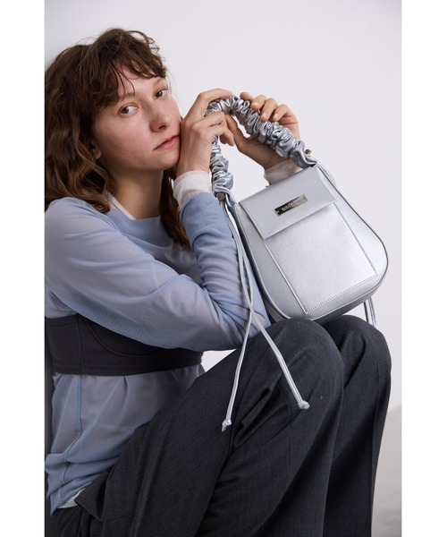 un/neu（アンノイ）の「ギャザーハンドルフラップショルダーバッグ / 2WAYショルダーバッグ（ショルダーバッグ・レディース・ブラック/シルバー/ホワイト/ブラウン/ミント/イエロー・FREE）」の16枚目の写真