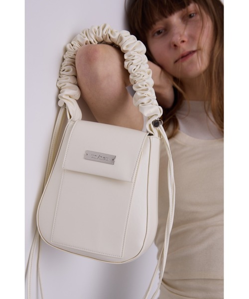 un/neu（アンノイ）の「ギャザーハンドルフラップショルダーバッグ / 2WAYショルダーバッグ（ショルダーバッグ・レディース・ブラック/シルバー/ホワイト/ブラウン/ミント/イエロー・FREE）」の18枚目の写真