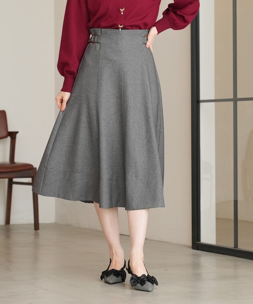 ASTORIA ODIER（アストリアオディール）の「サイドバックルフレアスカート（サイズ調整可能）（スカート・レディース・ブラウン/ブラック/グレー・SMALL/MEDIUM/LARGE）」の3枚目の写真