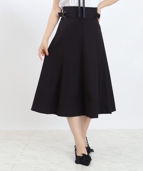 ASTORIA ODIER（アストリアオディール）の「サイドバックルフレアスカート（サイズ調整可能）（スカート・レディース・ブラウン/ブラック/グレー・SMALL/MEDIUM/LARGE）」の2枚目の写真