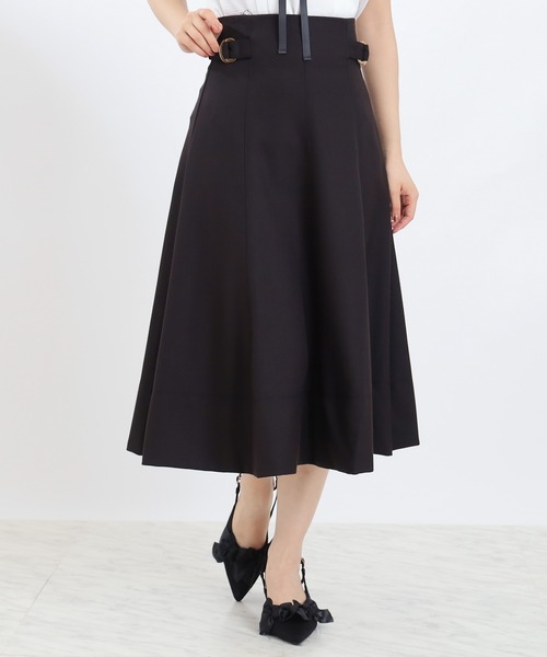 ASTORIA ODIER（アストリアオディール）の「サイドバックルフレアスカート（サイズ調整可能）（スカート・レディース・ブラウン/ブラック/グレー・SMALL/MEDIUM/LARGE）」の4枚目の写真