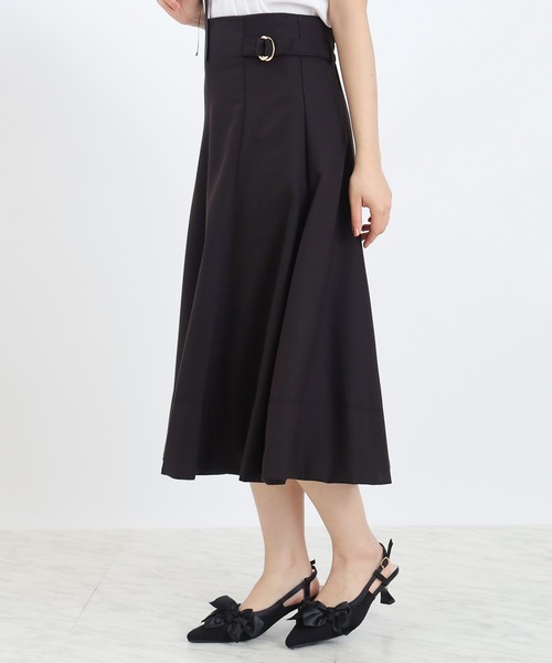 ASTORIA ODIER（アストリアオディール）の「サイドバックルフレアスカート（サイズ調整可能）（スカート・レディース・ブラウン/ブラック/グレー・SMALL/MEDIUM/LARGE）」の5枚目の写真