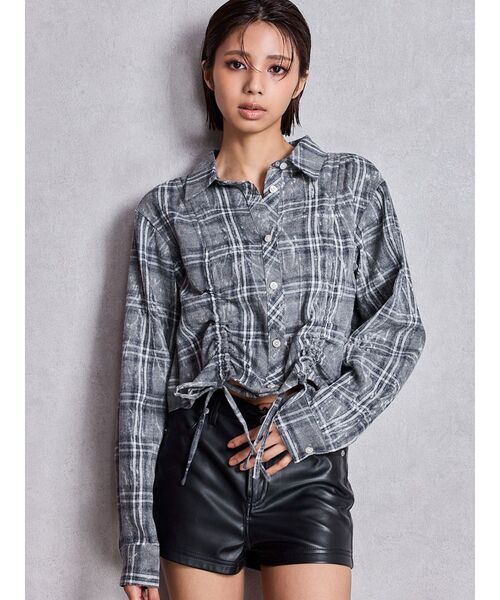 GYDA（ジェイダ）の「ドロストショートGRUNGEチェックシャツ（シャツ/ブラウス・レディース・オフホワイト/グレー・FREE）」の2枚目の写真