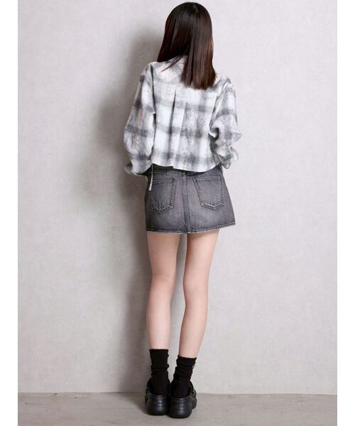 GYDA（ジェイダ）の「ドロストショートGRUNGEチェックシャツ（シャツ/ブラウス・レディース・オフホワイト/グレー・FREE）」の7枚目の写真
