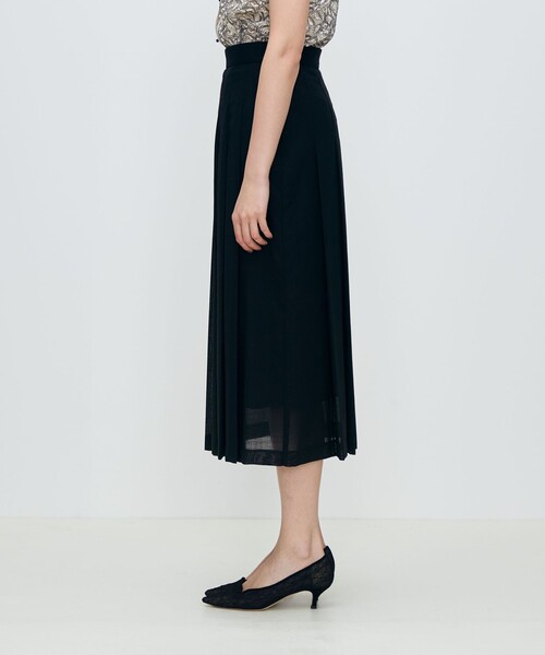 TOMORROWLAND collection(トゥモローランドコレクション)の「クリアーボイル アシンメトリープリーツスカート(スカート・レディース・ブラック/グレー・34/36)」の9枚目の写真