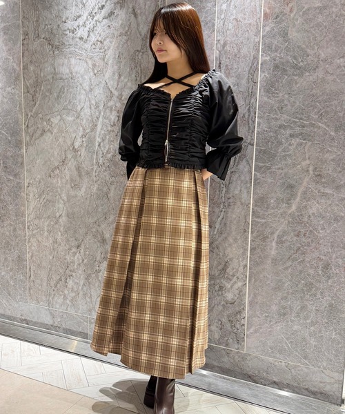 REDYAZEL(レディアゼル)の「フロントZIPクロスギャザーブラウス(シャツ/ブラウス・レディース・ブラック/オフホワイト/ブルー系その他・FREE)」の5枚目の写真