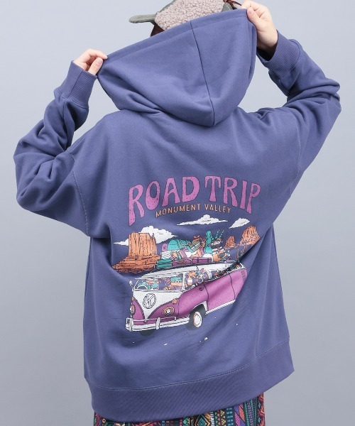 チチカカ（チチカカ）の「チビカチナバスプリントジップパーカー（パーカー・レディース・パープル/ブラック/カラフル・FREE）」の3枚目の写真