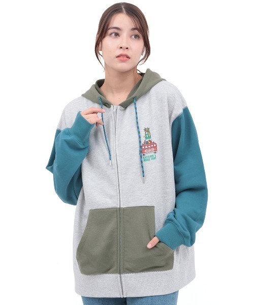 チチカカ（チチカカ）の「チビカチナバスプリントジップパーカー（パーカー・レディース・パープル/ブラック/カラフル・FREE）」の4枚目の写真