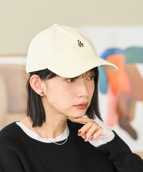FREAK'S STORE（フリークスストア）の「New Era × FREAK'S STORE/ニューエラ 別注 9TWENTY MICROMINI CORDUROY LOGO CAP/別注 9TWENTY マイクロミニ コーデュロイ ロゴ キャップ（キャップ・レディース・ネイビー/ブラウン/ナチュラル・ONE SIZE）」の3枚目の写真