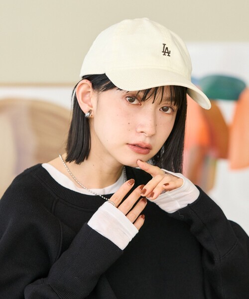 FREAK'S STORE（フリークスストア）の「New Era × FREAK'S STORE/ニューエラ 別注 9TWENTY MICROMINI CORDUROY LOGO CAP/別注 9TWENTY マイクロミニ コーデュロイ ロゴ キャップ（キャップ・レディース・ネイビー/ブラウン/ナチュラル・ONE SIZE）」の4枚目の写真