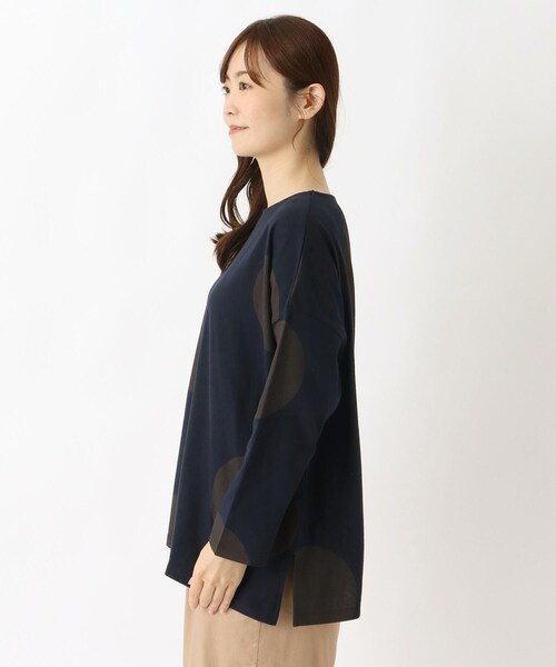 one'sterrace（ワンズテラス）の「ドットプリント 7分袖ゆったりプルオーバー（Tシャツ/カットソー・レディース・ライトグレー系8/ネイビー系5/グレー系その他7・02）」の5枚目の写真