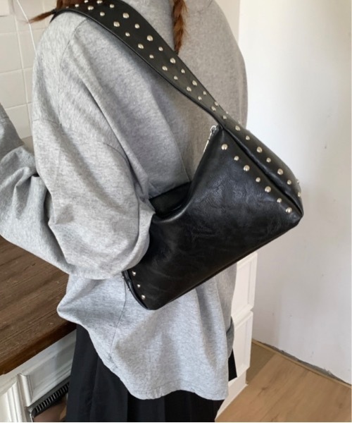 Burner(バーナー)の「【OKUOKU 0909】スタッズワイド ショルダーバッグ ruf-bag-4-28【RBTS】(ショルダーバッグ・メンズ・ブラウン/ダークブラウン/ブラック・FREE)」の2枚目の写真