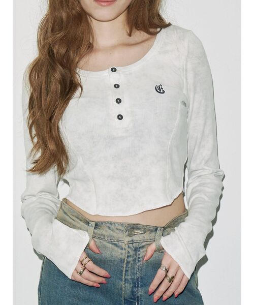 EVRIS（エヴリス）の「ワンポイントヘンリーネックトップス（Tシャツ/カットソー・レディース・イエロー/ブラック/カーキ/オフホワイト・FREE）」の2枚目の写真