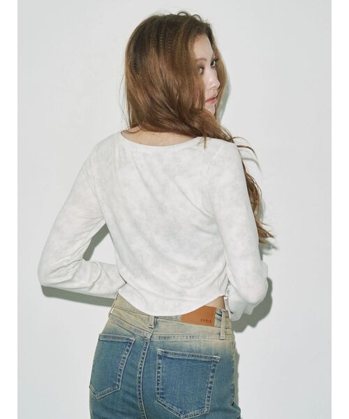 EVRIS（エヴリス）の「ワンポイントヘンリーネックトップス（Tシャツ/カットソー・レディース・イエロー/ブラック/カーキ/オフホワイト・FREE）」の21枚目の写真