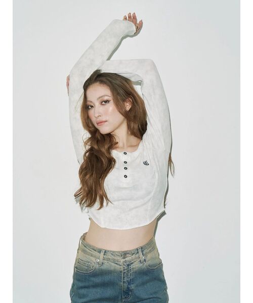 EVRIS（エヴリス）の「ワンポイントヘンリーネックトップス（Tシャツ/カットソー・レディース・イエロー/ブラック/カーキ/オフホワイト・FREE）」の22枚目の写真