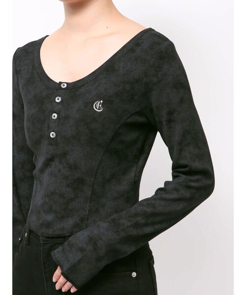 EVRIS（エヴリス）の「ワンポイントヘンリーネックトップス（Tシャツ/カットソー・レディース・イエロー/ブラック/カーキ/オフホワイト・FREE）」の7枚目の写真