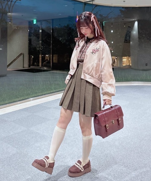 F i.n.t（フィント）の「ベルト使いフェイクムートンシューズ（モカシン/デッキシューズ・レディース・ブラウン/ベージュ・L/M/S）」の19枚目の写真