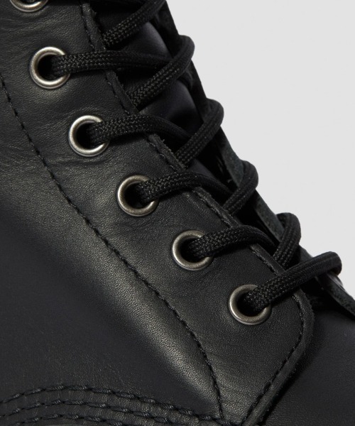 Dr. Martens(ドクターマーチン)の「Dr. MARTENS 1460 NAPPA 8 HOLE BOOT(ドクターマーチン 1460 NAPPA 8 ホール ブーツ)(ブーツ・メンズ・ブラック・28cm/27cm/26cm/25cm/24cm/23cm/29cm)」の6枚目の写真