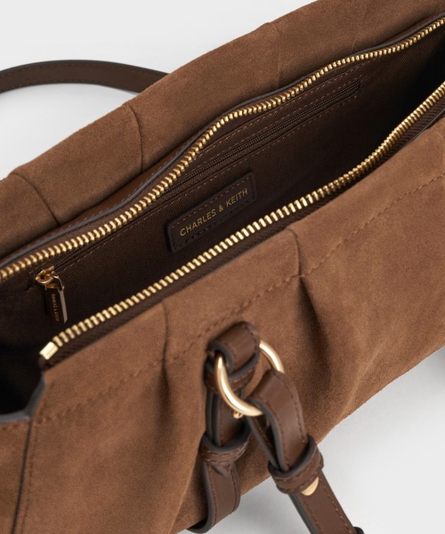 CHARLES & KEITH(チャールズ & キース)の「Britton ブリットン スエードルーシュドイロンゲイトショルダーバッグ(トートバッグ・レディース・モカ・M)」の5枚目の写真