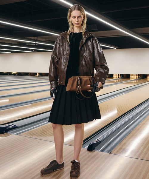 CHARLES & KEITH(チャールズ & キース)の「Britton ブリットン スエードルーシュドイロンゲイトショルダーバッグ(トートバッグ・レディース・モカ・M)」の8枚目の写真