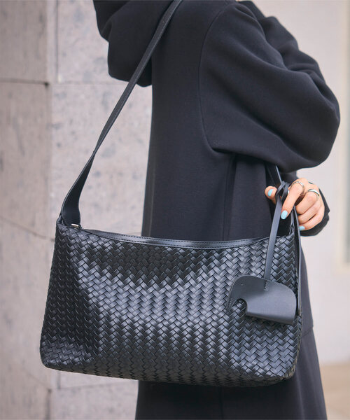 KOBE LETTUCE(コウベレタス)の「バッグチャーム付きメッシュバッグ(ショルダーバッグ・レディース・ブラウン/ブラック・F)」の12枚目の写真