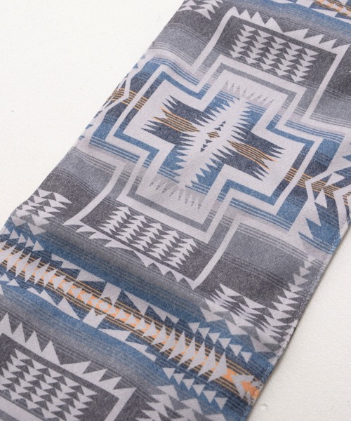 PENDLETON（ペンドルトン）の「PENDLETON ペンドルトン FLANNEL MUFFLER ネイティブパターン フランネル 中綿入り マフラー（マフラー・レディース・チャコール/ベージュ・FREE）」の7枚目の写真