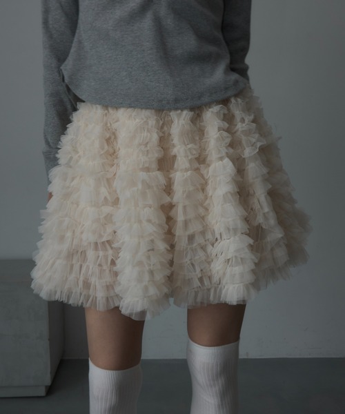 Nadana(ナダナ)の「チュールボリュームミニスカート(スカート・レディース・グレー/アイボリー・FREE)」の11枚目の写真