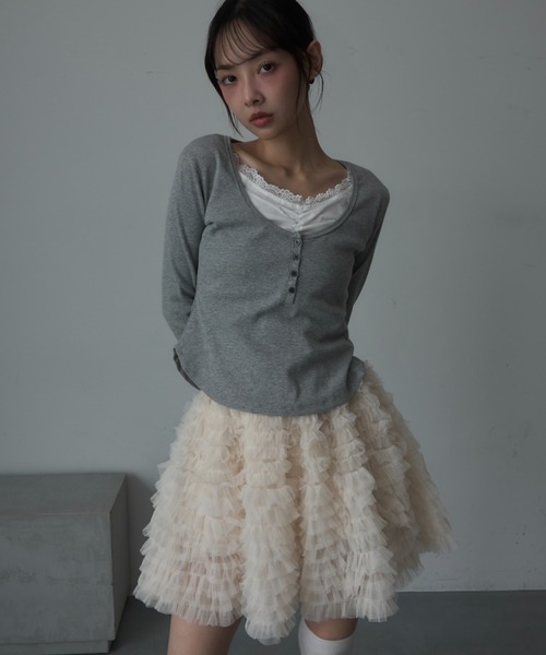 Nadana(ナダナ)の「チュールボリュームミニスカート(スカート・レディース・グレー/アイボリー・FREE)」の4枚目の写真