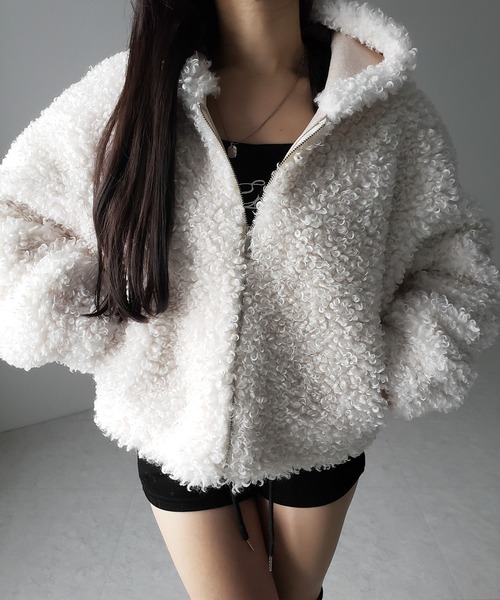 me+em select(ミームセレクト)の「【 2color 】テディボアジップアップフーディクロップドコート / teddy boa zipup hoodie cropped cat(その他アウター・レディース・ブラック/アイボリー・FREE)」の11枚目の写真