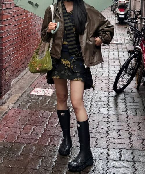 KIMZISU(キムジス)の「Multicolour Embroidery Velvet Mini Bag _ BLACK(ショルダーバッグ・レディース・ブラック・OS)」の7枚目の写真