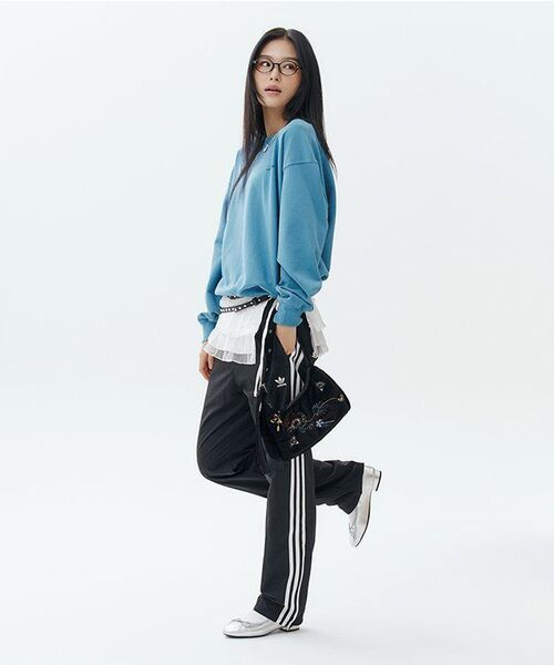 KIMZISU(キムジス)の「Multicolour Embroidery Velvet Mini Bag _ BLACK(ショルダーバッグ・レディース・ブラック・OS)」の3枚目の写真