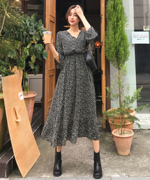 HERRINGBONE（ヘリンボーン）の「Long-sleeved V-neck black flared oversized long dress / HD022W（ワンピース）」