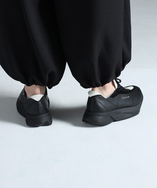 Y-3（ワイスリー）の「Y-3 ADIOS PRO 3.0 LX（スニーカー・メンズ・ブラック×ホワイト・26.0cm/25.5cm/24.5cm/23.5cm/28.5cm/28.0cm/27.5cm/27.0cm/26.5cm/29.5cm/22.5cm/24.0cm/29.0cm/25.0cm）」の2枚目の写真