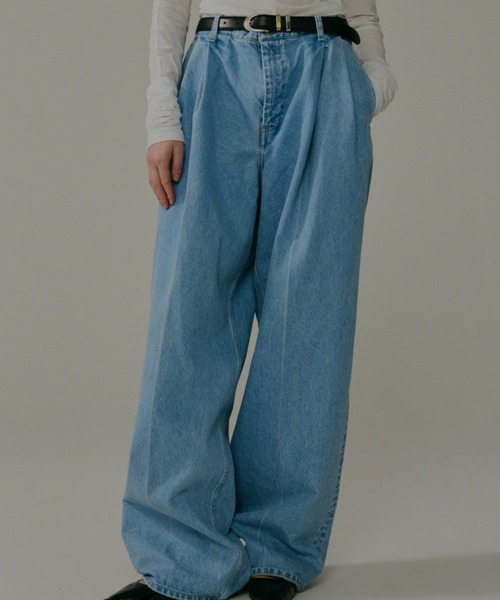 CINOH(チノ)の「DENIM TWO TUCK PANTS(デニムパンツ・メンズ・ライトブルー・30/31/28)」の1枚目の写真