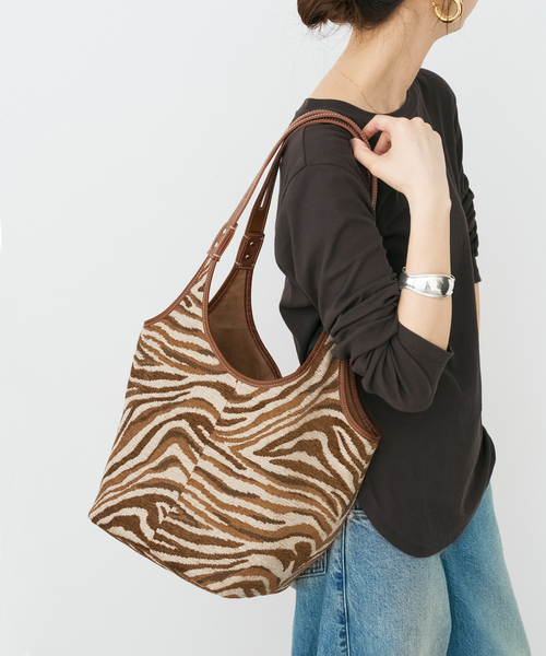 Spick & Span(スピックアンドスパン)の「《一部店舗+WEB限定》A VACATION/ア ヴァケーション TENT ZEBRA/A(トートバッグ・レディース・ブラウン・FREE)」の1枚目の写真