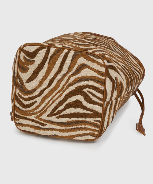 Spick & Span(スピックアンドスパン)の「《一部店舗+WEB限定》A VACATION/ア ヴァケーション TENT ZEBRA/A(トートバッグ・レディース・ブラウン・FREE)」の6枚目の写真