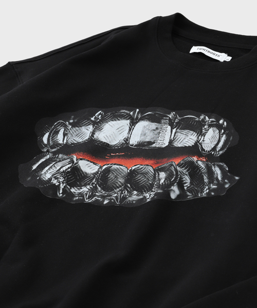 TIGHTBOOTH PRODUCTION（タイトブースプロダクション）の「TBPR / タイトブースプロダクション GRILLS CREW SWEAT（スウェット・メンズ・ブラック・MEDIUM）」の4枚目の写真