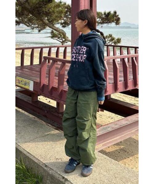 eastserviceshop(イーストサービスショップ)の「Vice Shop Dyed Hoodie - Washed Navy(パーカー・レディース・ネイビー・SMALL/MEDIUM)」の5枚目の写真