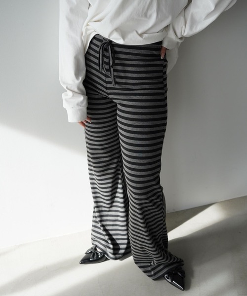SANSeLF（サンセルフ）の「【SANSeLF】ボーダー柄フレアパンツ saw25a083（その他パンツ・レディース・グレー・FREE）」の2枚目の写真