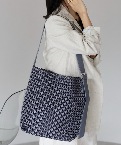 &MARKS(アンドマークス)の「N26【メッシュ×本革】ショルダーバッグ(ショルダーバッグ・レディース・ブラック/グレー/シャンパン/ブラウン・FREE)」の2枚目の写真