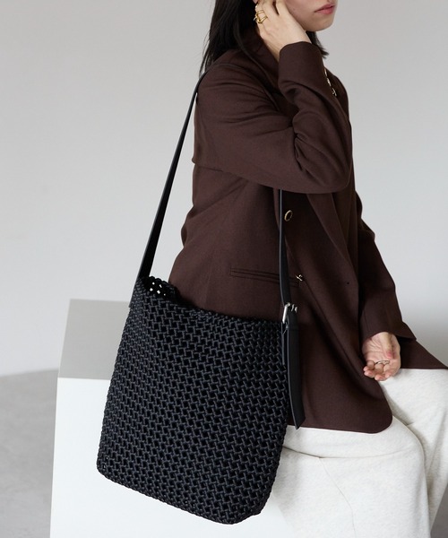 &MARKS(アンドマークス)の「N26【メッシュ×本革】ショルダーバッグ(ショルダーバッグ・レディース・ブラック/グレー/シャンパン/ブラウン・FREE)」の6枚目の写真
